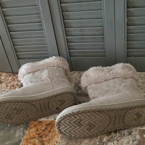 Boots - Picture 2 of 4